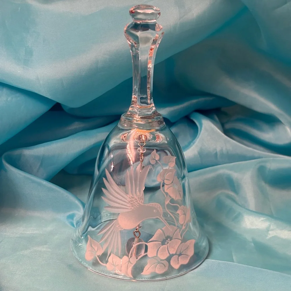 Vintage Avon 24% Full Lead Crystal Dinner Bell with Hummingbird and Flowers - Picture 1 of 13